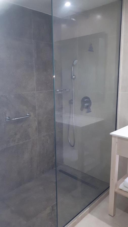 Hotel apartamentowy Karousos *